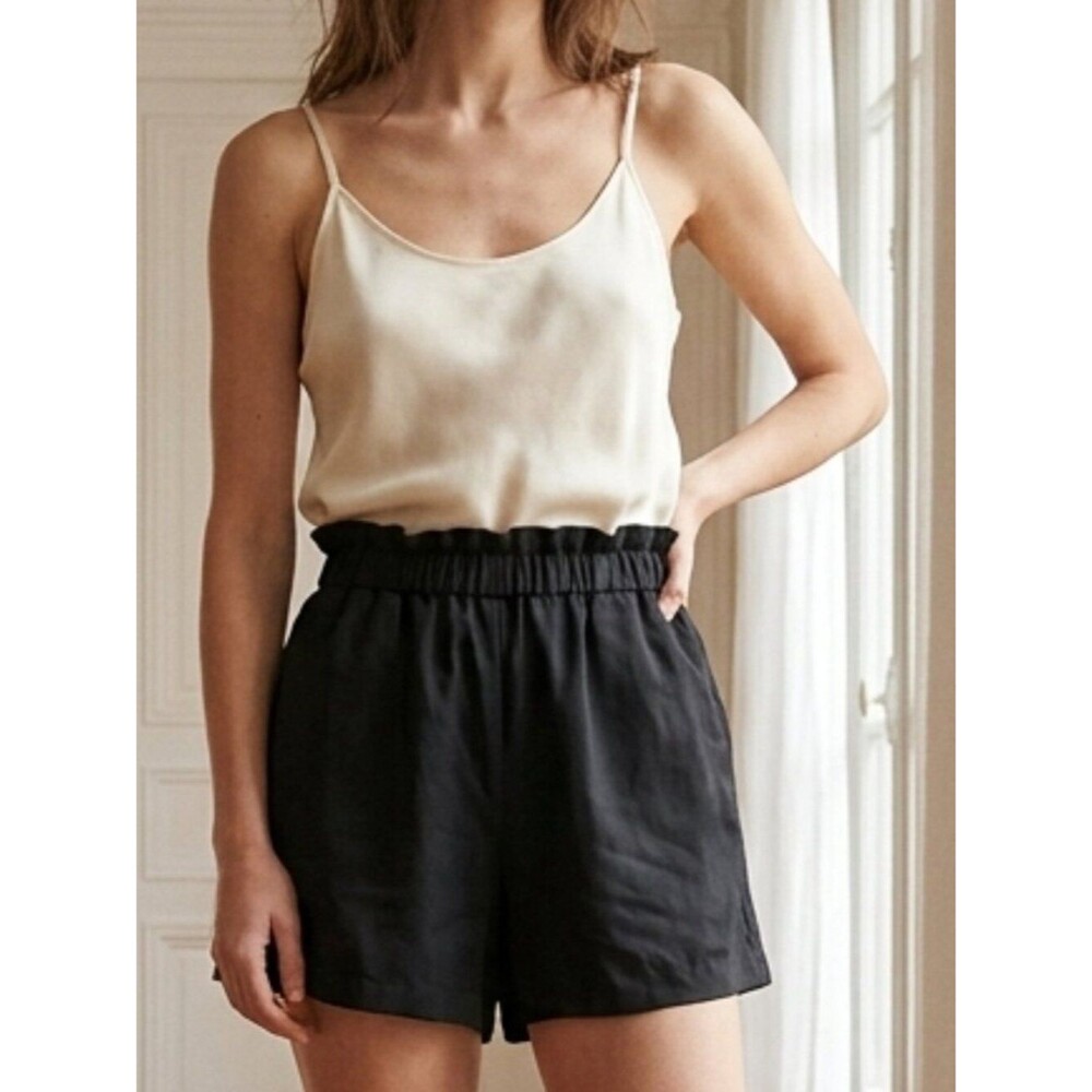 H&M Black Paperbag Waist Shorts with Pockets Size 2